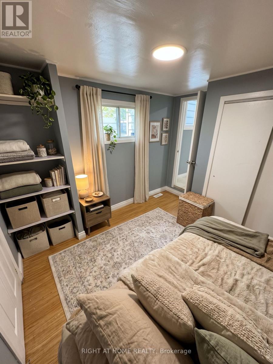 683 Mortimer Avenue, Toronto, Ontario  M4C 2K1 - Photo 16 - E14032548