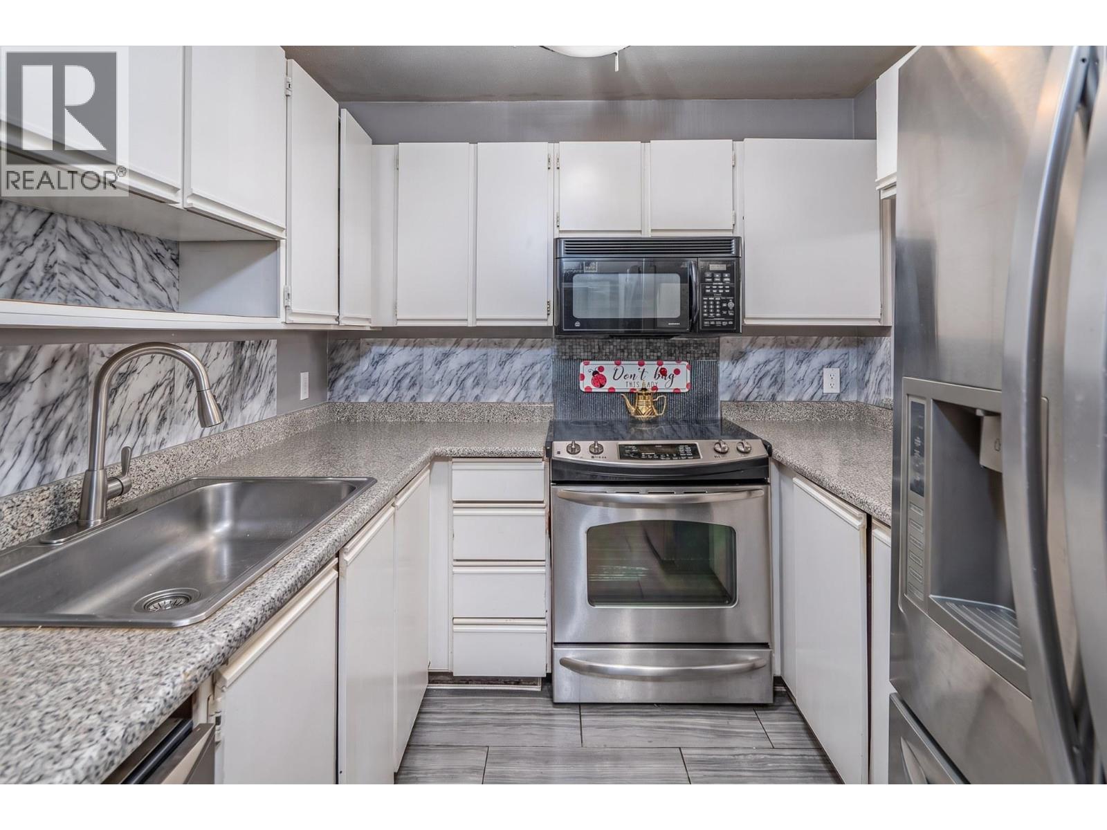 113 918 Roderick Avenue, Coquitlam, British Columbia  V3K 1R1 - Photo 2 - R3175086