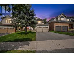 14 STRATHMORE PLACE, Barrie, Ontario