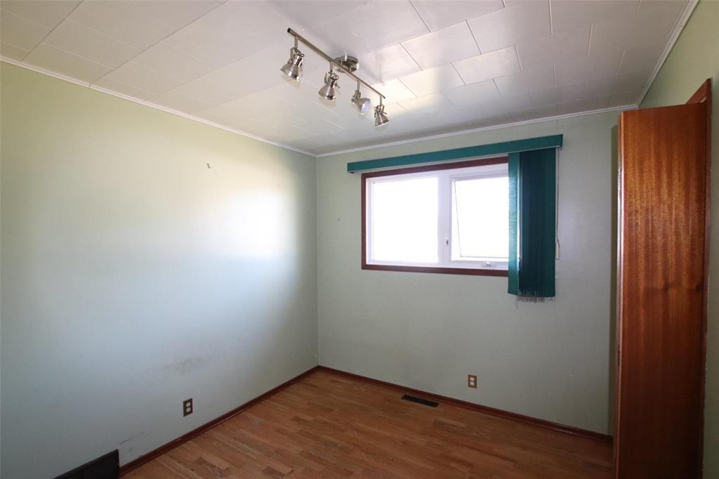 210 Ramsey Street E, Cranberry Portage, Manitoba  R0B 0H0 - Photo 13 - 202625548