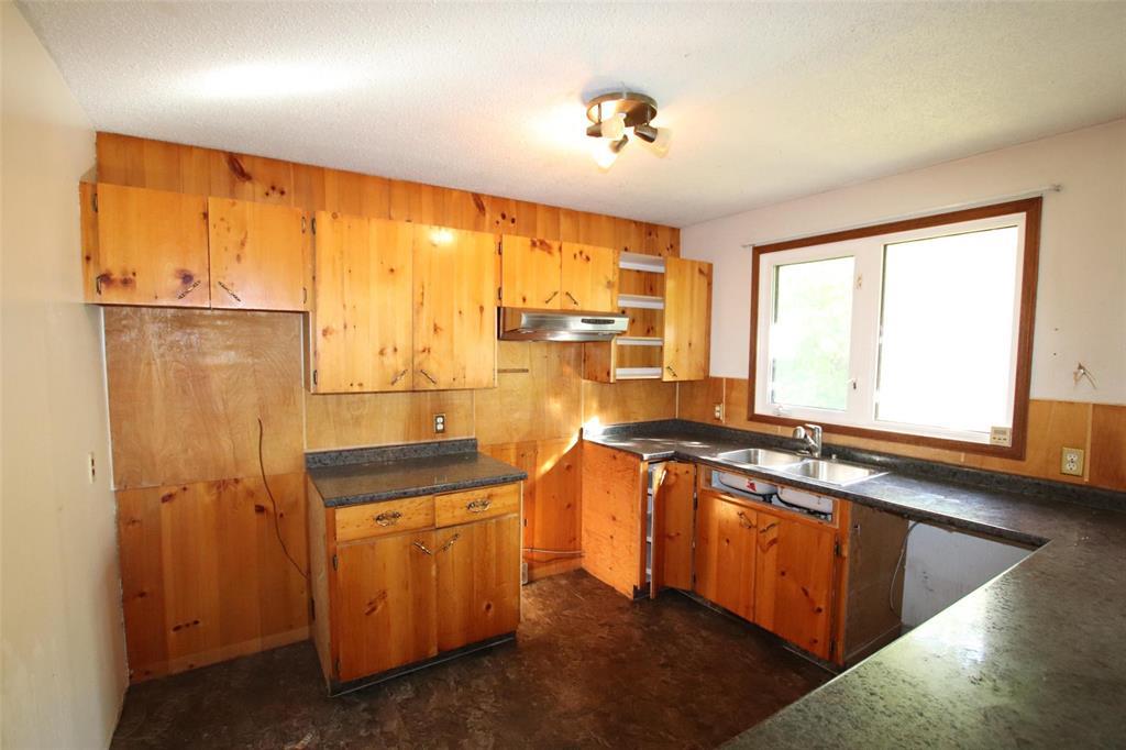 210 Ramsey Street E, Cranberry Portage, Manitoba  R0B 0H0 - Photo 5 - 202625548