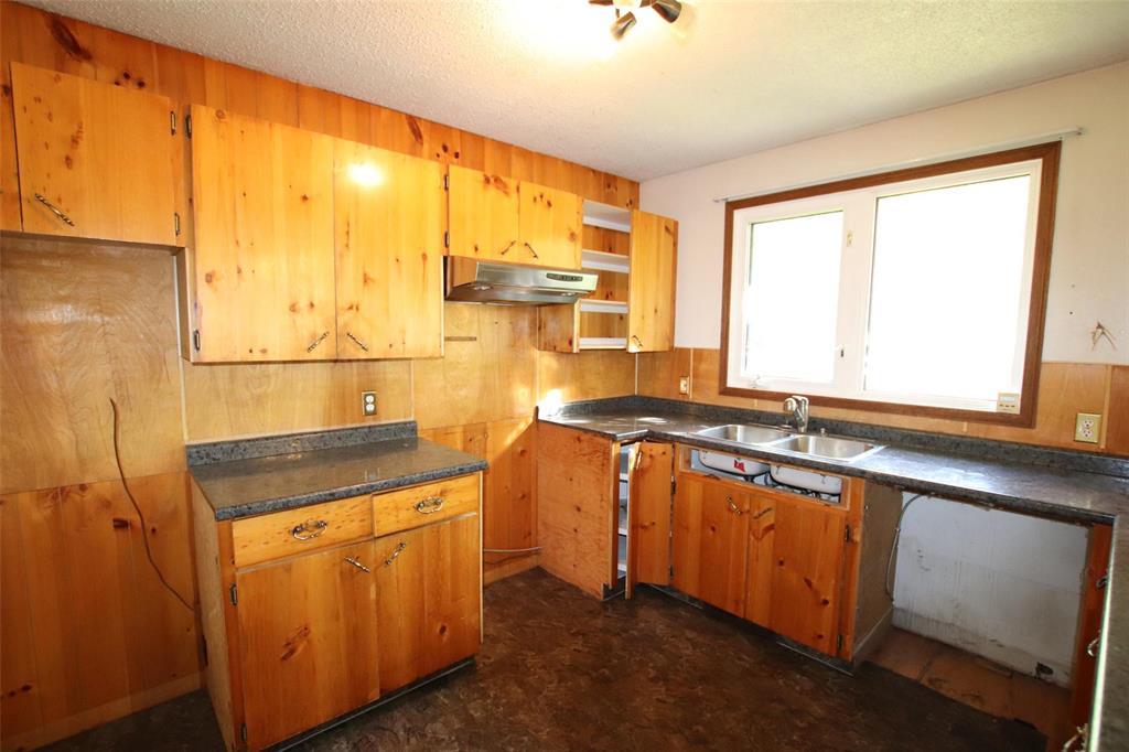 210 Ramsey Street E, Cranberry Portage, Manitoba  R0B 0H0 - Photo 4 - 202625548