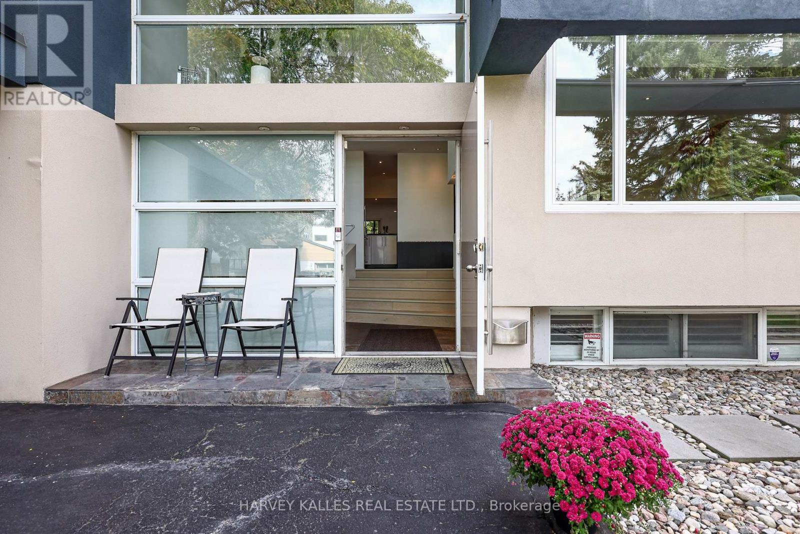 90 Berkinshaw Crescent, Toronto, Ontario  M3B 2T2 - Photo 4 - C14031184