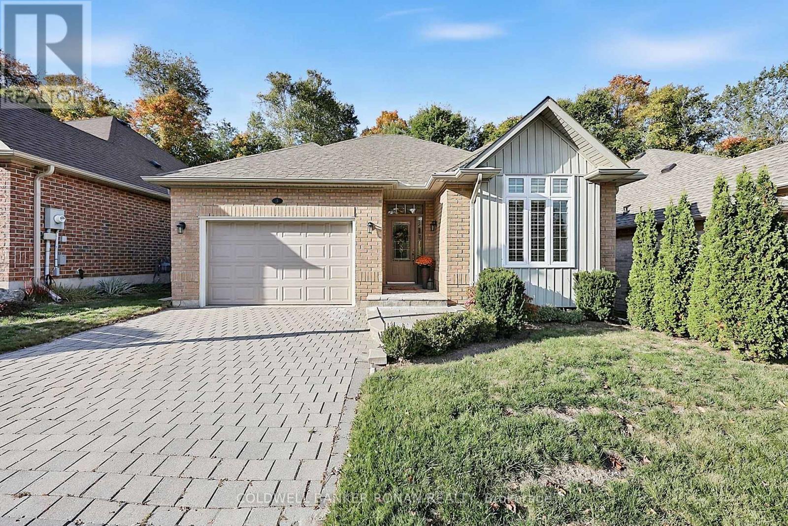 5 Hilliard Court, Caledon, Ontario  L7C 1R3 - Photo 1 - W14030556