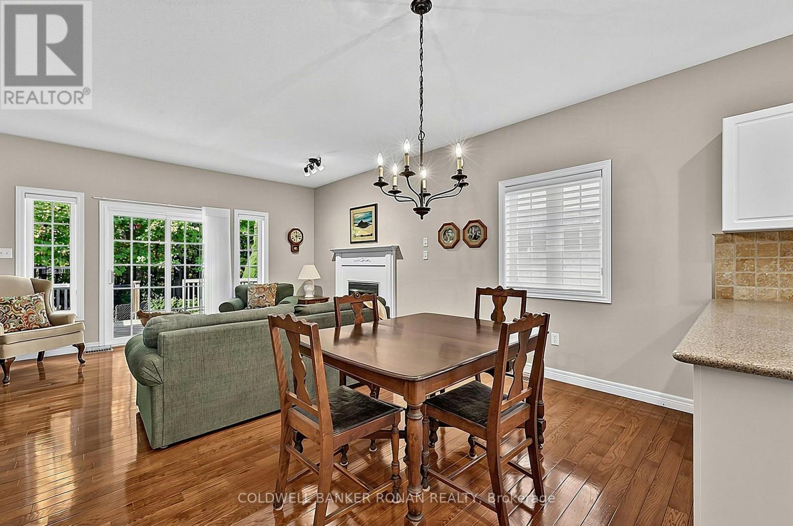 5 Hilliard Court, Caledon, Ontario  L7C 1R3 - Photo 9 - W14030556
