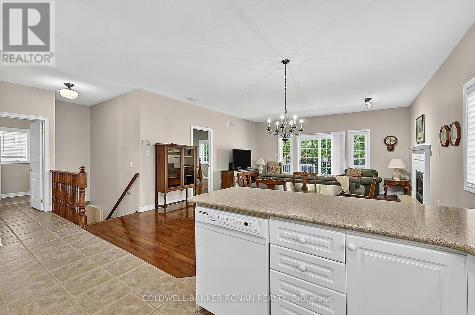 5 Hilliard Court, Caledon, Ontario  L7C 1R3 - Photo 7 - W14030556