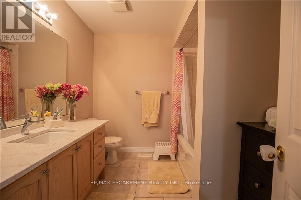 2308 Whistling Springs Crescent, Oakville, Ontario  L6M 0C5 - Photo 19 - W14032538