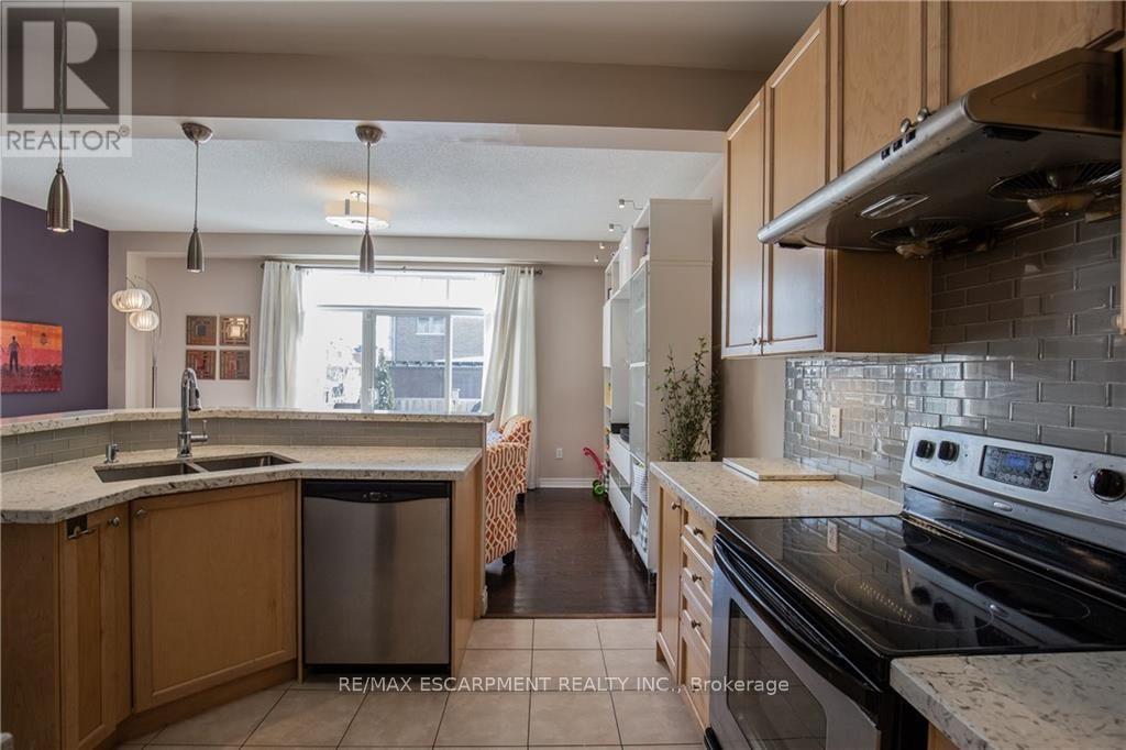 2308 Whistling Springs Crescent, Oakville, Ontario  L6M 0C5 - Photo 6 - W14032538