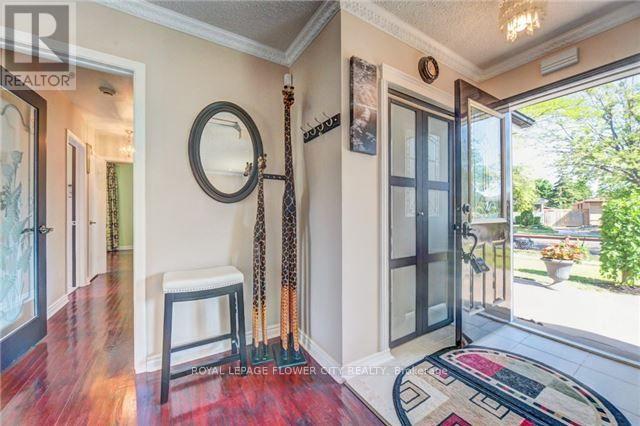 20 Dorward Drive, Toronto, Ontario  M9V 2J6 - Photo 2 - W14032554