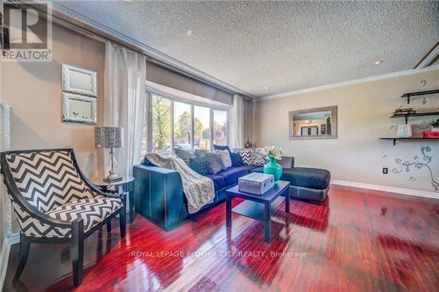20 Dorward Drive, Toronto, Ontario  M9V 2J6 - Photo 3 - W14032554
