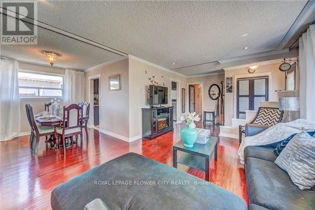 20 Dorward Drive, Toronto, Ontario  M9V 2J6 - Photo 5 - W14032554