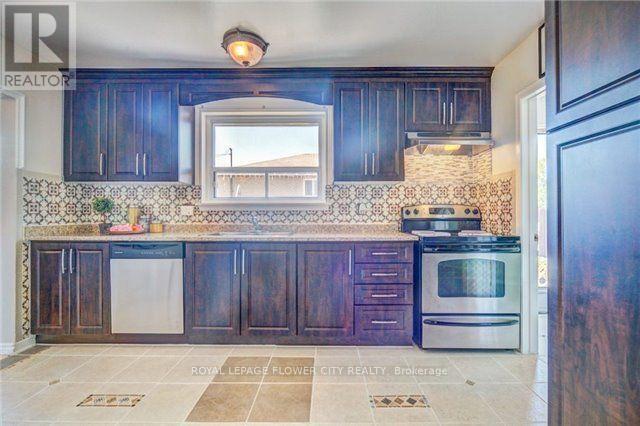 20 Dorward Drive, Toronto, Ontario  M9V 2J6 - Photo 6 - W14032554