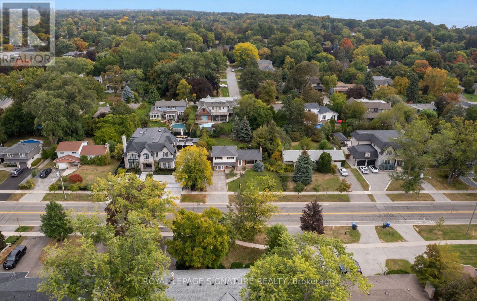 251 Third Line, Oakville, Ontario  L6L 4A2 - Photo 3 - W14032568