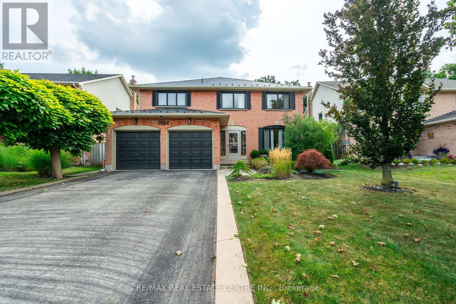 2064 Trillium Court, Burlington, Ontario  L7M 2S6 - Photo 1 - W14032594
