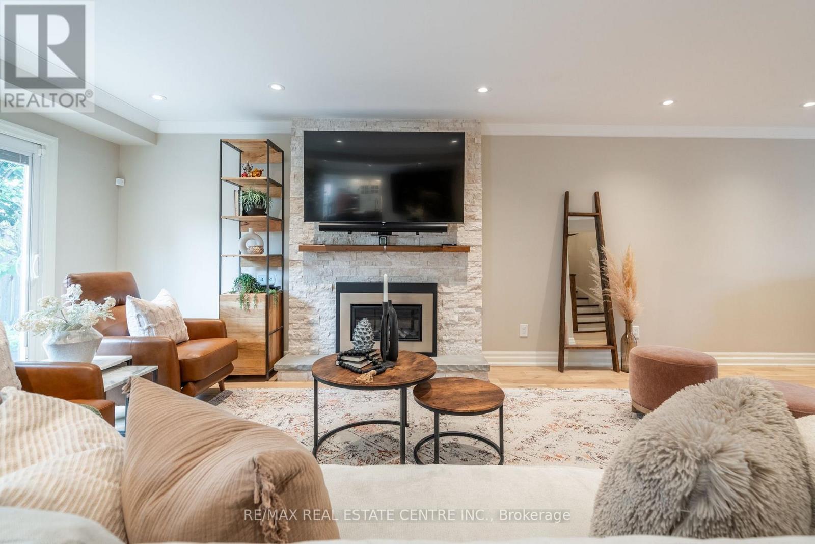 2064 Trillium Court, Burlington, Ontario  L7M 2S6 - Photo 10 - W14032594