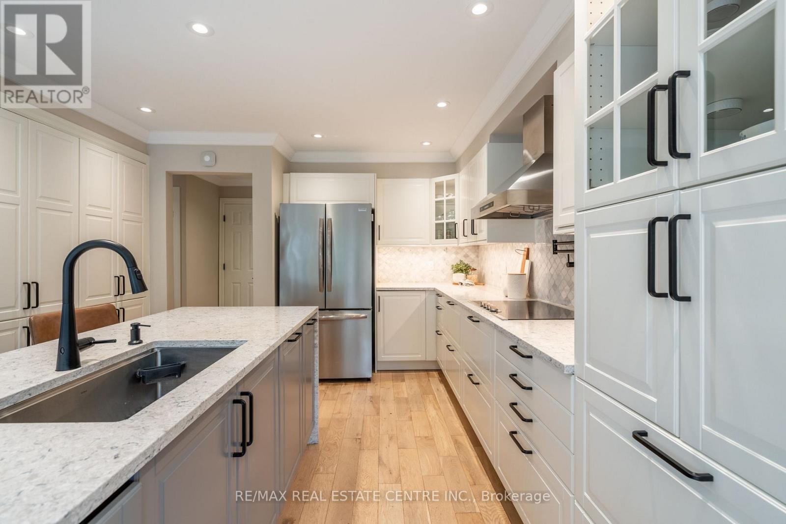 2064 Trillium Court, Burlington, Ontario  L7M 2S6 - Photo 15 - W14032594