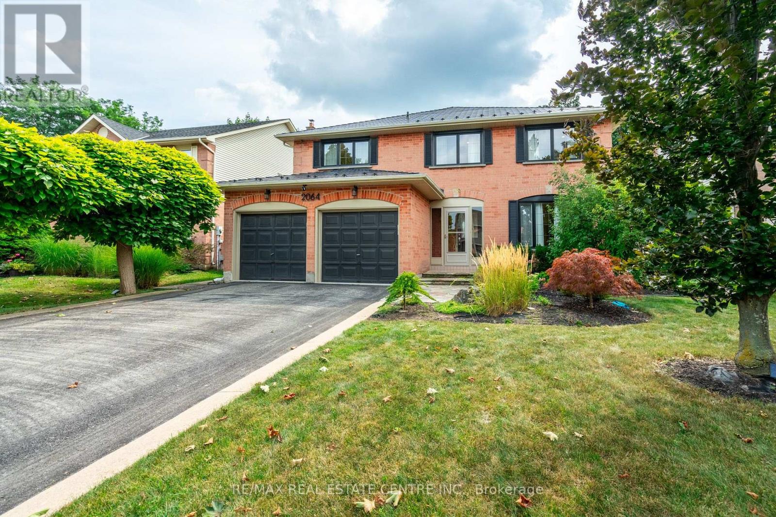 2064 Trillium Court, Burlington, Ontario  L7M 2S6 - Photo 2 - W14032594