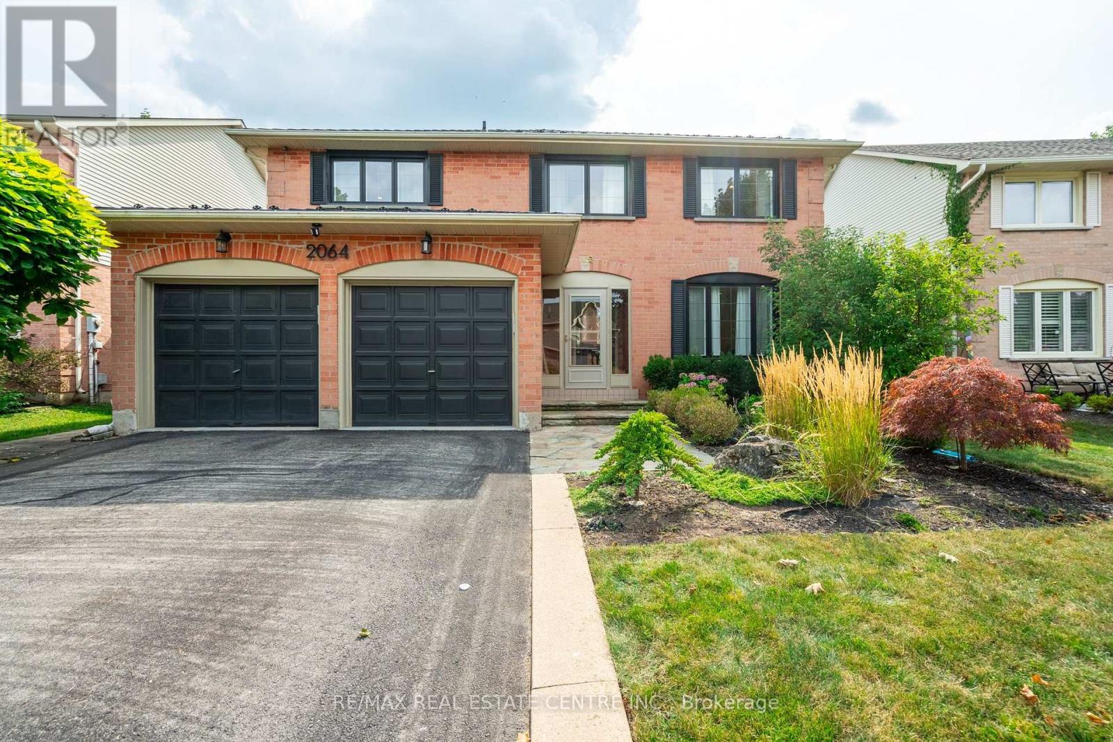 2064 Trillium Court, Burlington, Ontario  L7M 2S6 - Photo 3 - W14032594