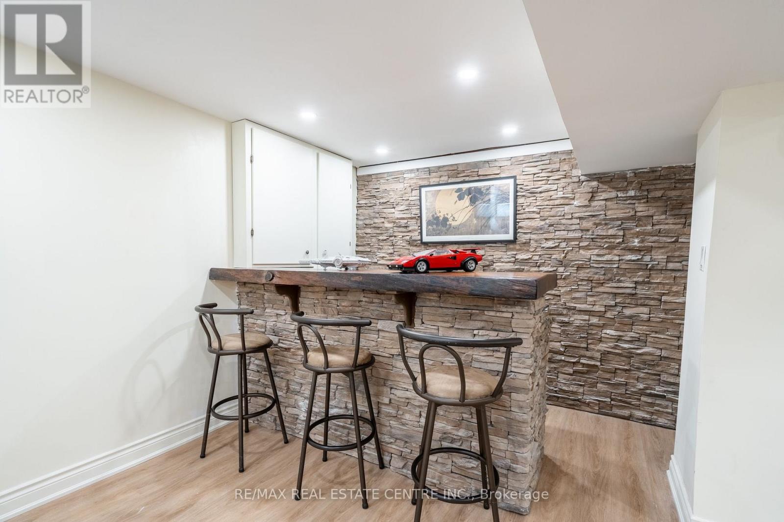 2064 Trillium Court, Burlington, Ontario  L7M 2S6 - Photo 36 - W14032594