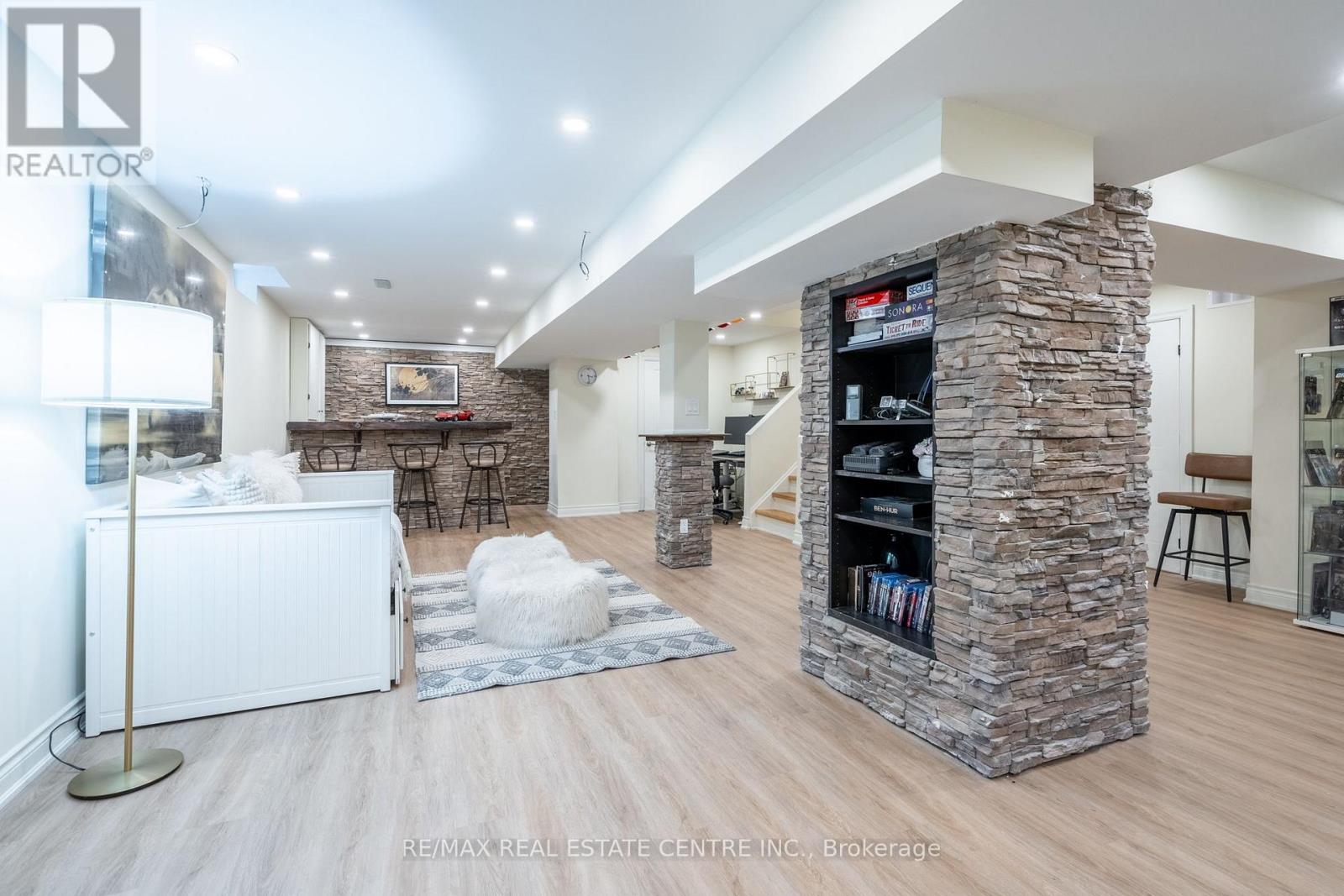 2064 Trillium Court, Burlington, Ontario  L7M 2S6 - Photo 38 - W14032594