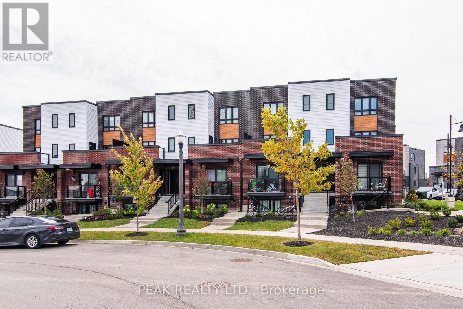 243 Chapel Hill Drive, Kitchener, Ontario  N2R 1N3 - Photo 2 - X14032632