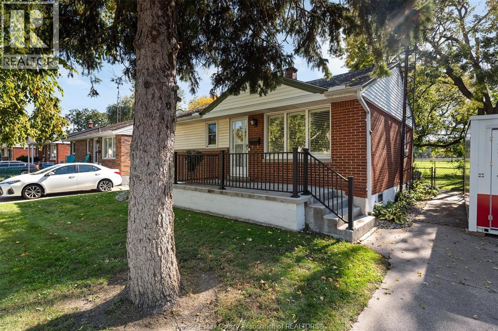 1205 Chappell, Windsor, Ontario  N9C 3C8 - Photo 3 - 26025274