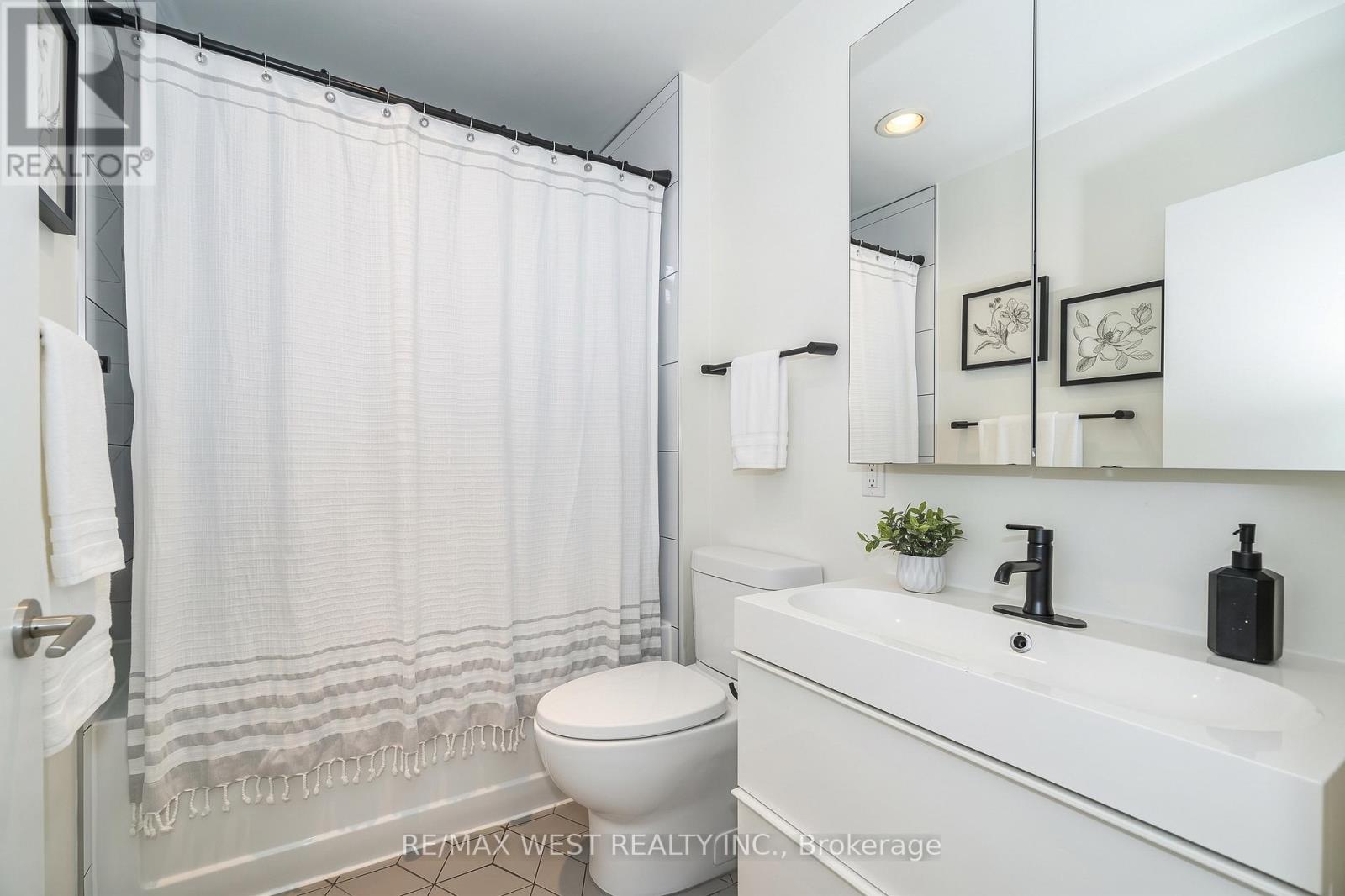 316 Monarch Park Avenue, Toronto, Ontario  M4J 4T1 - Photo 21 - E13852086