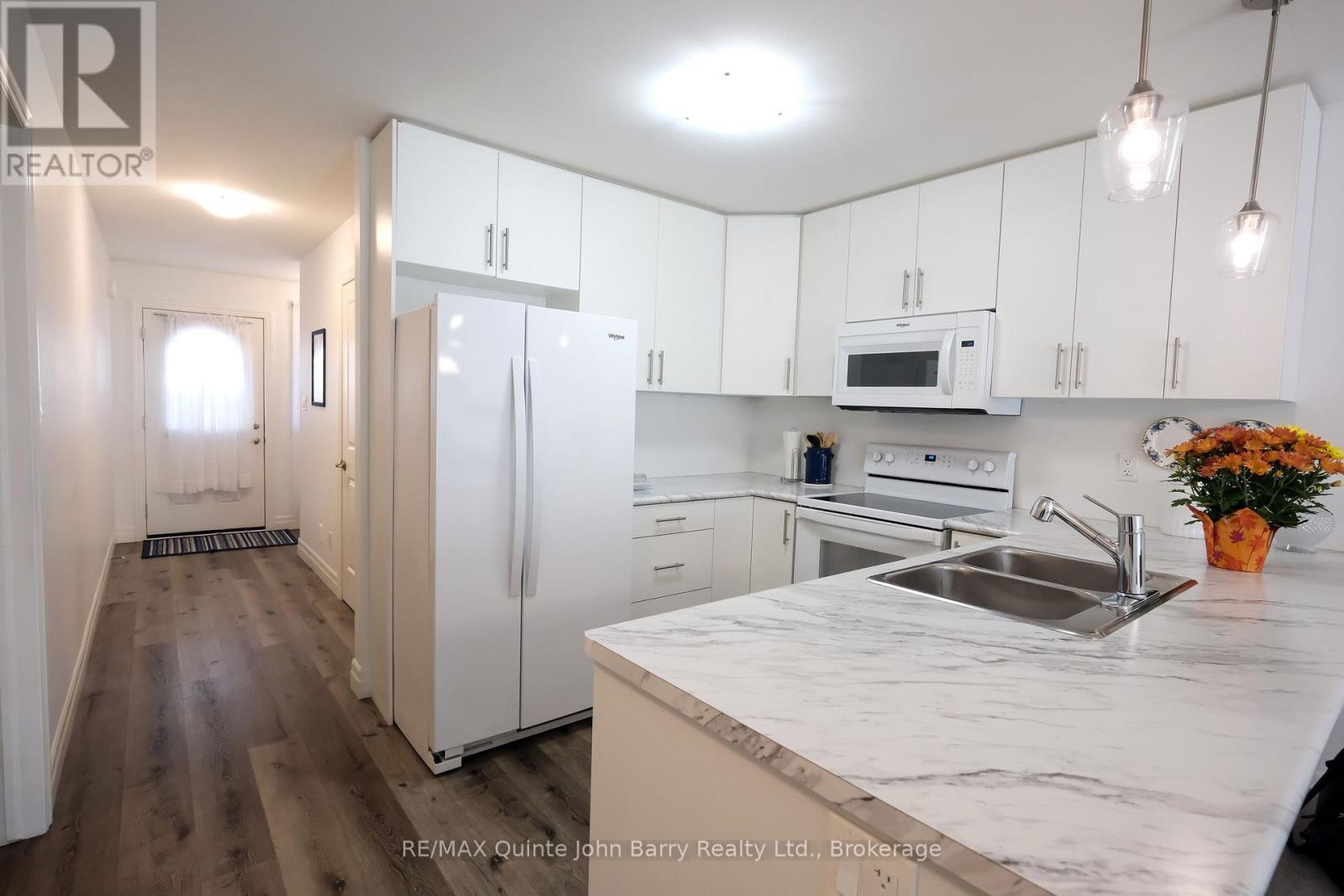 25 Hillside Meadow Drive, Quinte West, Ontario  K8V 0J5 - Photo 4 - X13884056