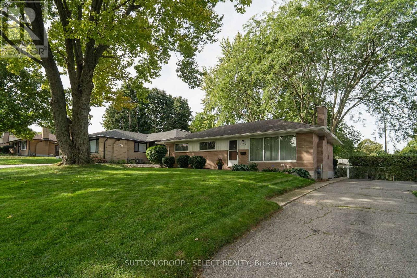 379 Willard Crescent, London South, Ontario  N6K 2H8 - Photo 2 - X14032802