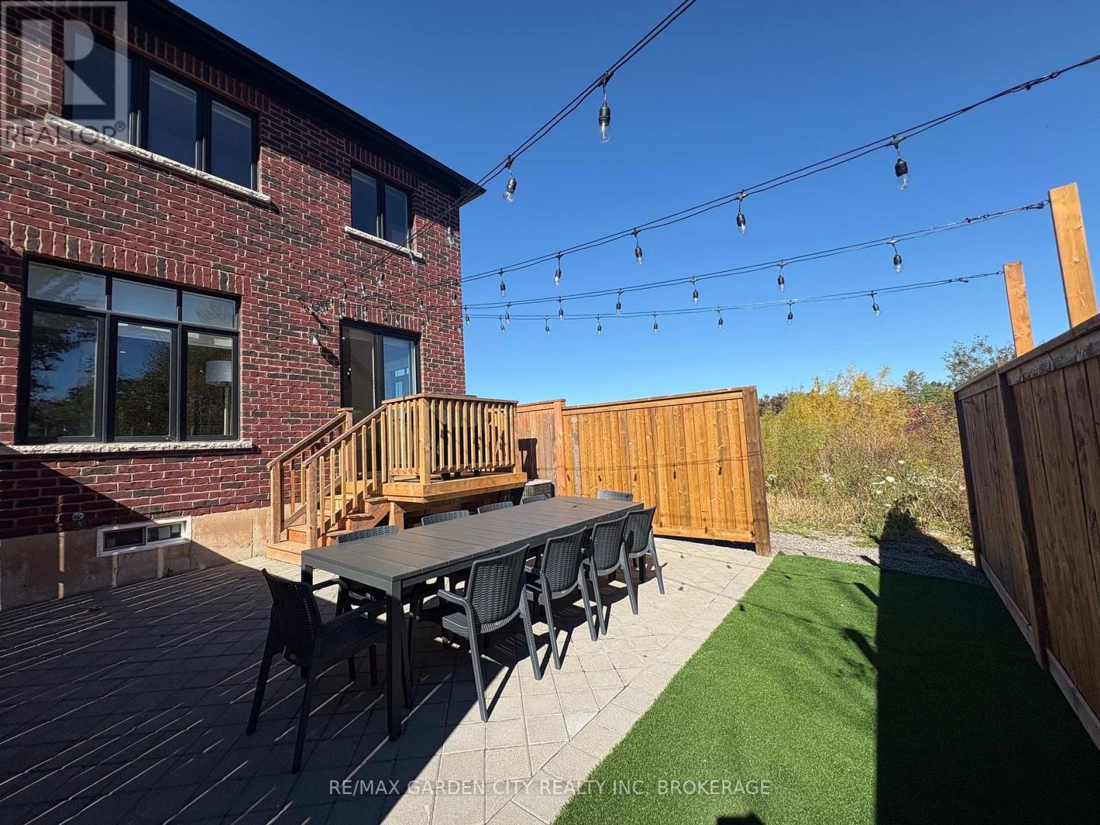 7460 Baycrest Common, Niagara Falls (Oldfield), Ontario  L2G 7V7 - Photo 2 - X14032784