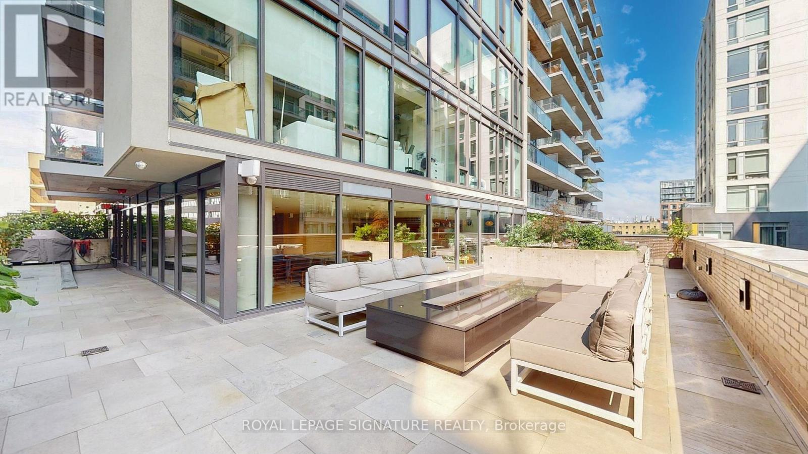 1004 - 111 Bathurst Street, Toronto, Ontario  M5V 2R1 - Photo 17 - C14032782