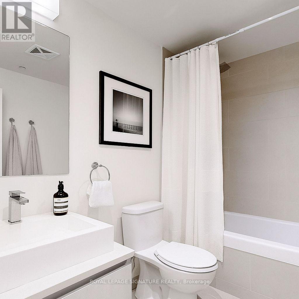 1004 - 111 Bathurst Street, Toronto, Ontario  M5V 2R1 - Photo 7 - C14032782
