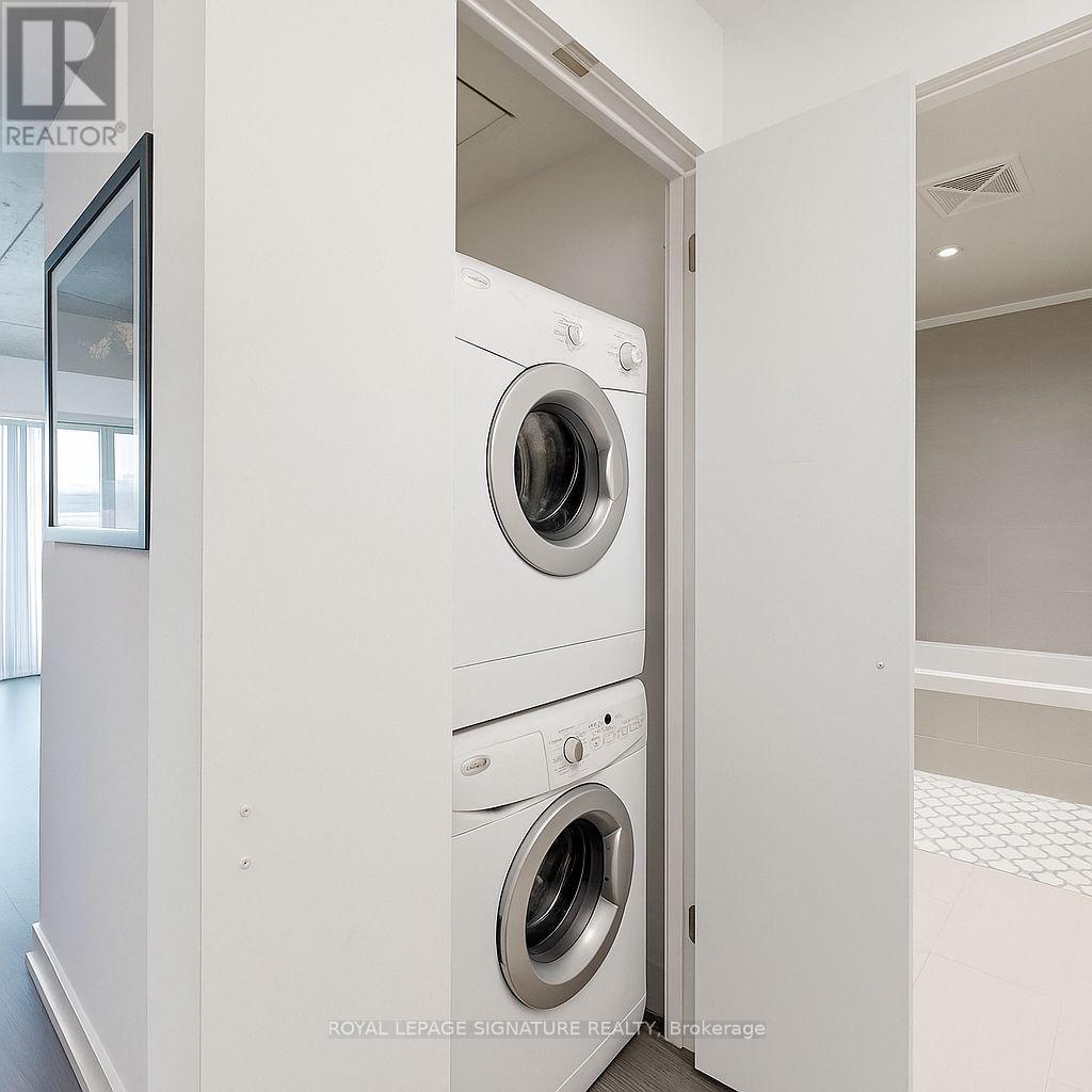 1004 - 111 Bathurst Street, Toronto, Ontario  M5V 2R1 - Photo 9 - C14032782