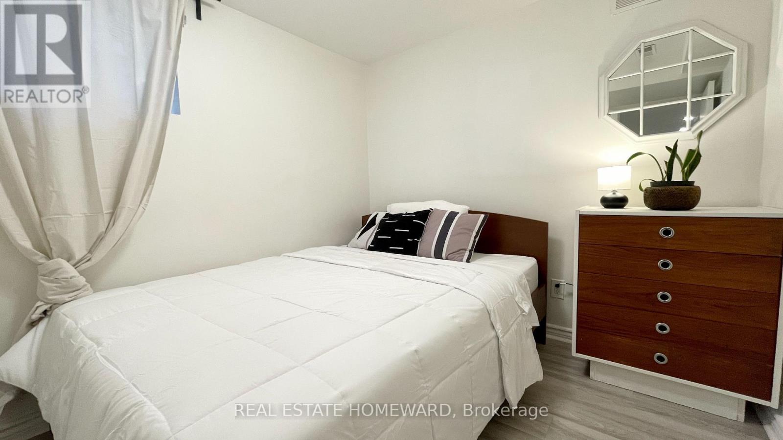 Lower - 145 Boston Avenue, Toronto, Ontario  M4M 2T8 - Photo 18 - E14032760