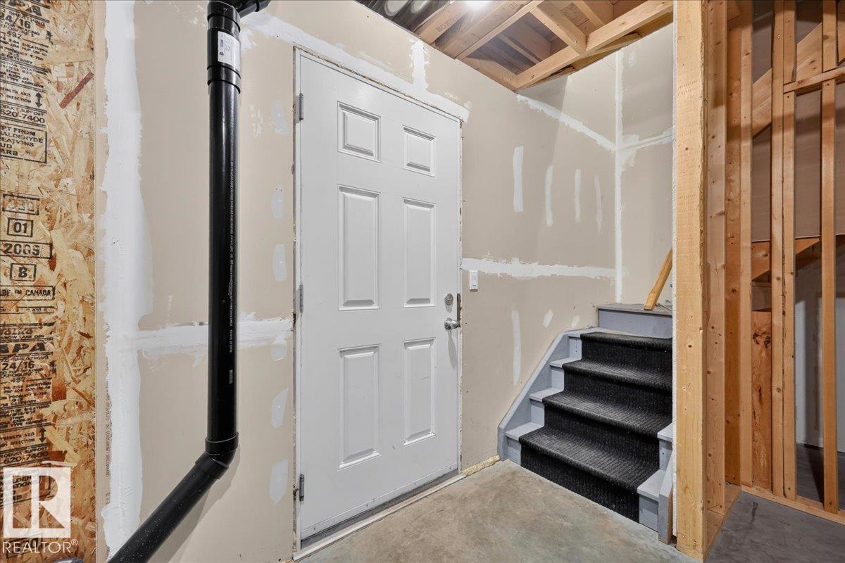 #61 1804 70 ST SW