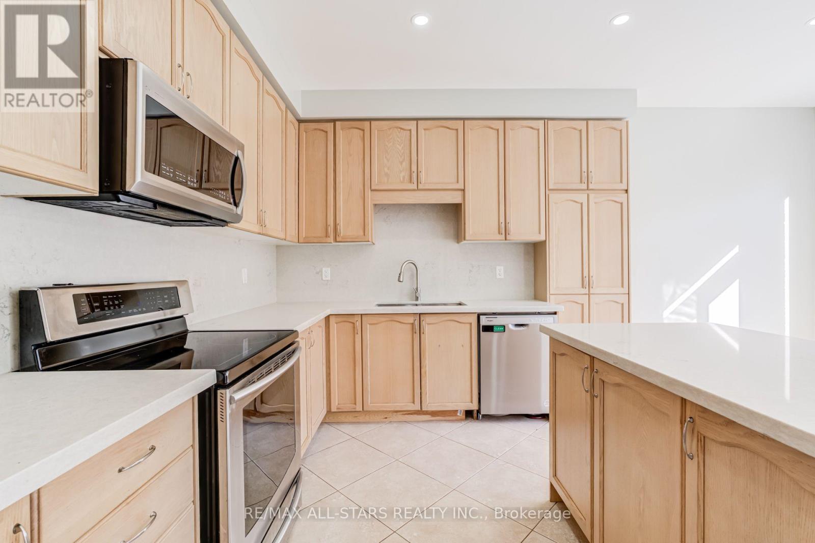 106 Creekland Avenue, Whitchurch-Stouffville, Ontario  L4A 1X4 - Photo 8 - N14032794