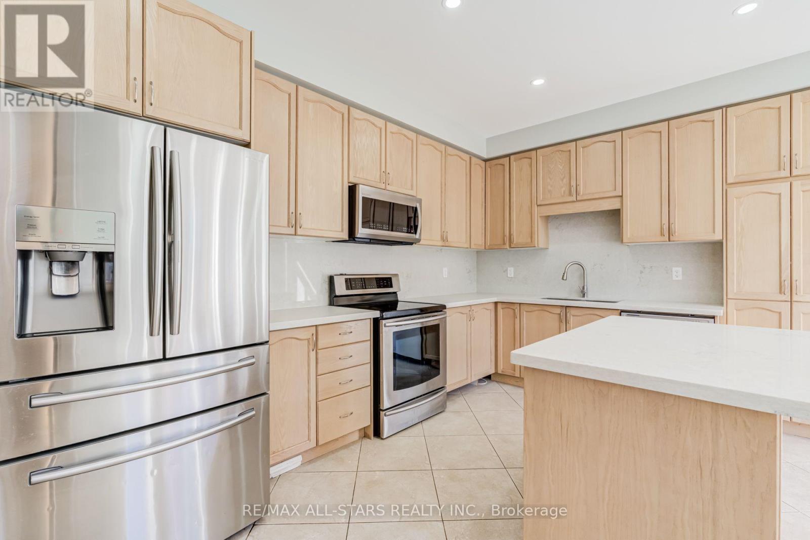 106 Creekland Avenue, Whitchurch-Stouffville, Ontario  L4A 1X4 - Photo 9 - N14032794