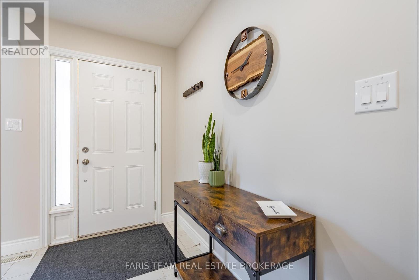 17 Hunter Avenue, Tay, Ontario  L0K 2A0 - Photo 5 - S14032756