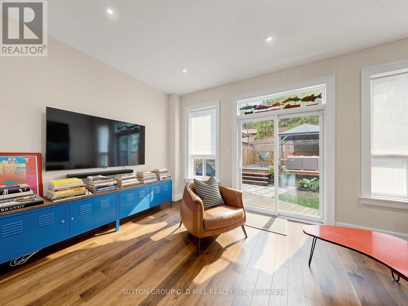 42 Bell Manor Drive, Toronto, Ontario  M8Y 0A4 - Photo 4 - W14032666