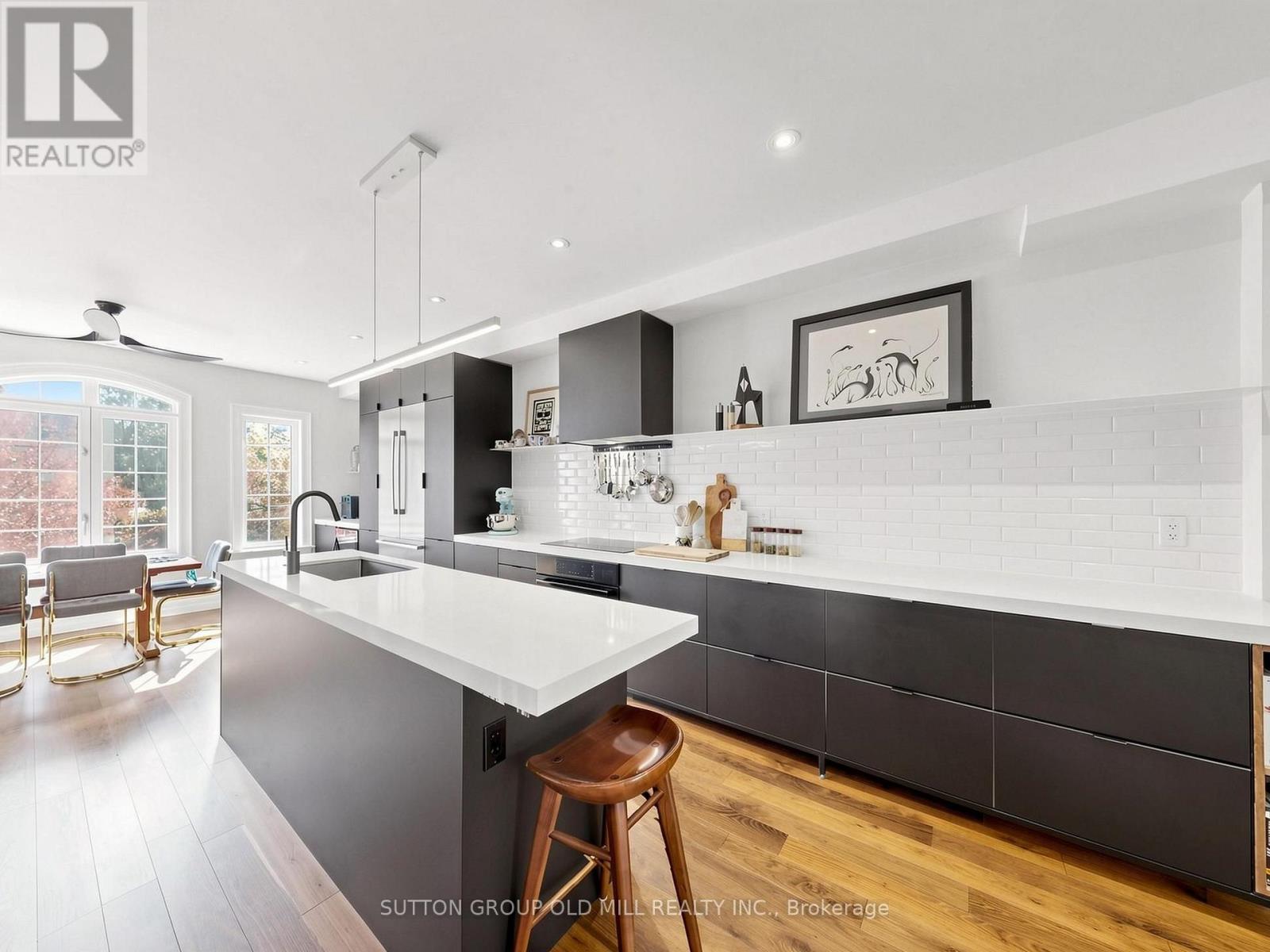 42 Bell Manor Drive, Toronto, Ontario  M8Y 0A4 - Photo 6 - W14032666