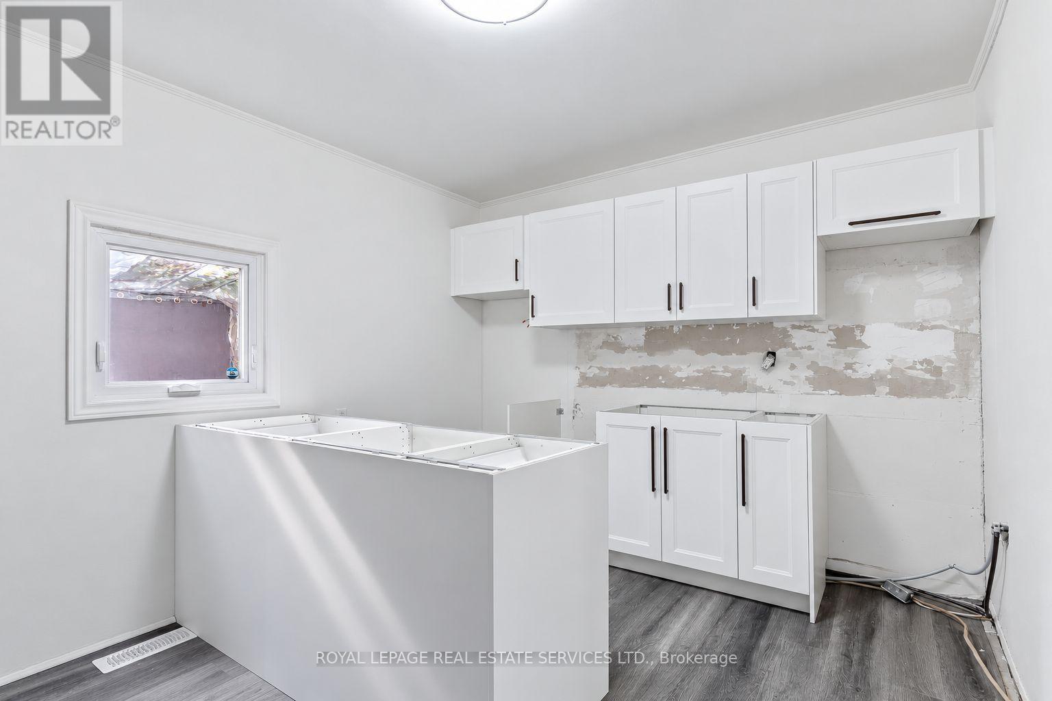 Main + Basement - 1333 Dupont Street, Toronto, Ontario  M6H 2A8 - Photo 9 - W14032738