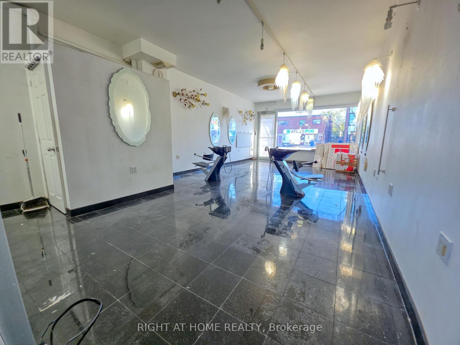 3446 Lake Shore Boulevard W, Toronto, Ontario  M8W 1N3 - Photo 2 - W14032742