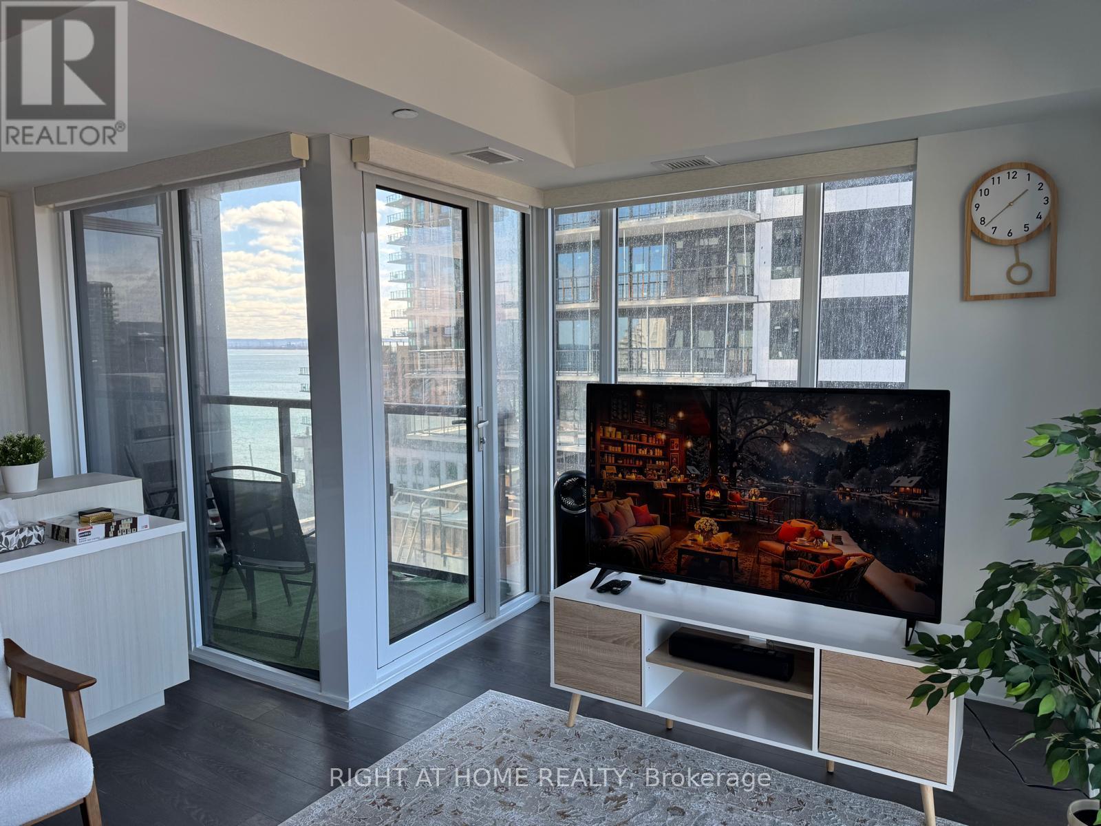 810 - 370 Martha Street, Burlington, Ontario  L7R 0G9 - Photo 4 - W14032820