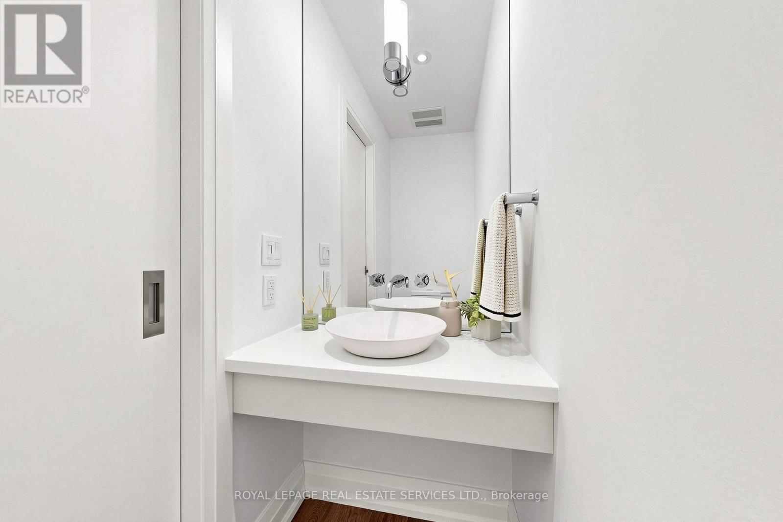 229 Mcroberts Avenue, Toronto, Ontario  M6E 4P3 - Photo 10 - W14032900