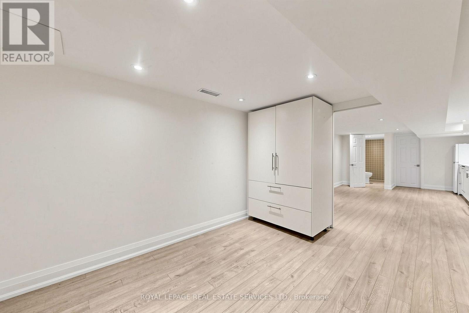 229 Mcroberts Avenue, Toronto, Ontario  M6E 4P3 - Photo 21 - W14032900