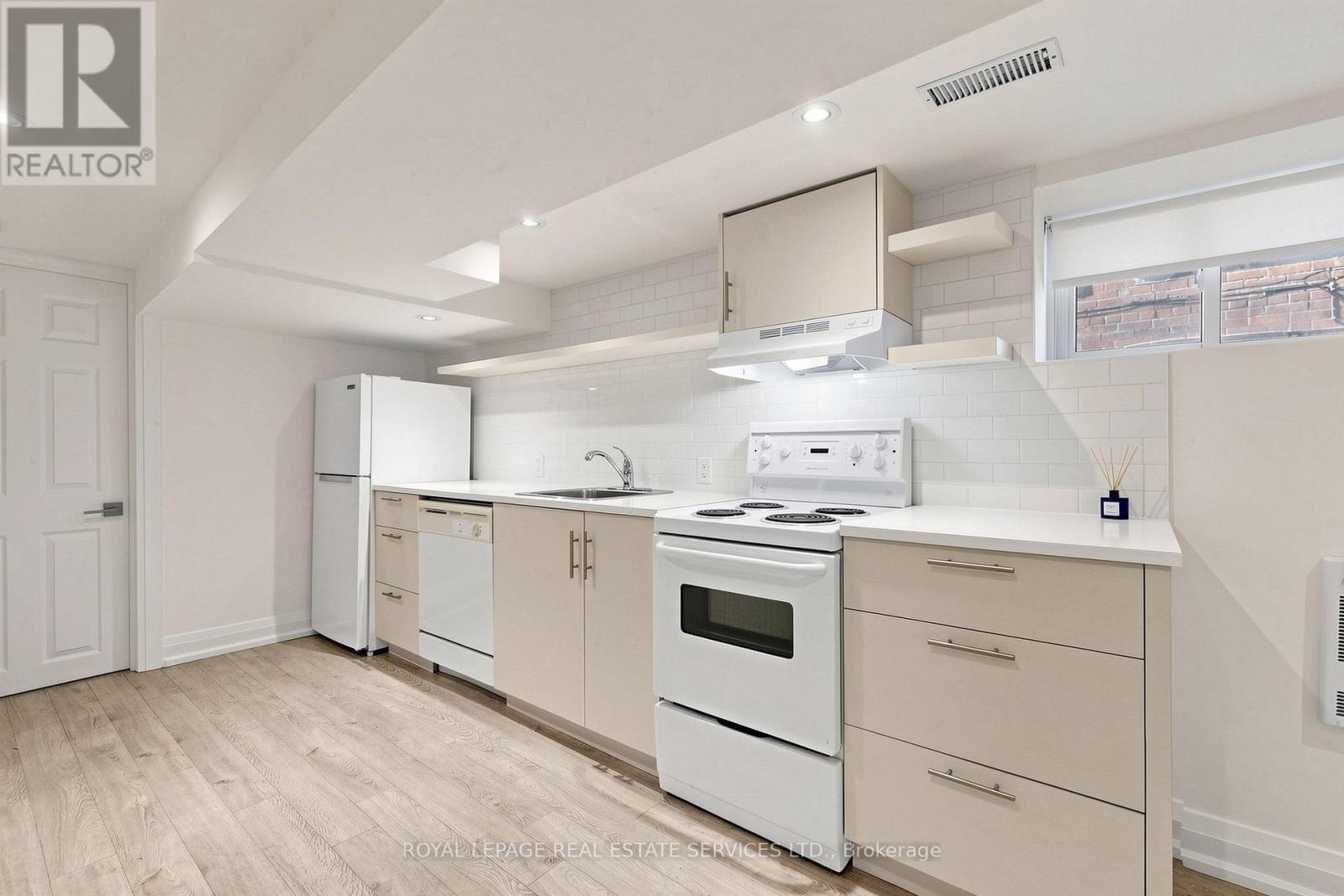 229 Mcroberts Avenue, Toronto, Ontario  M6E 4P3 - Photo 23 - W14032900