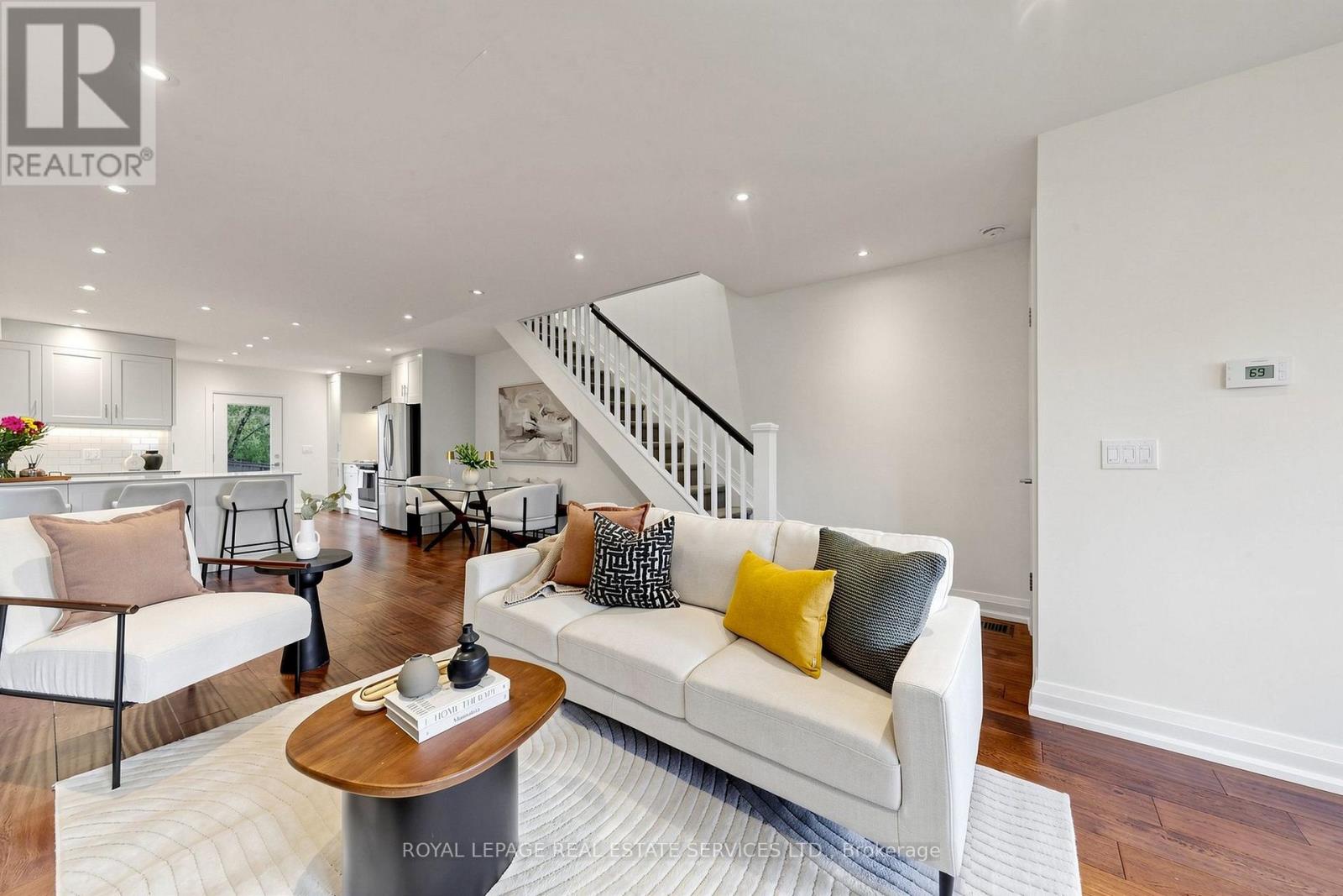 229 Mcroberts Avenue, Toronto, Ontario  M6E 4P3 - Photo 5 - W14032900