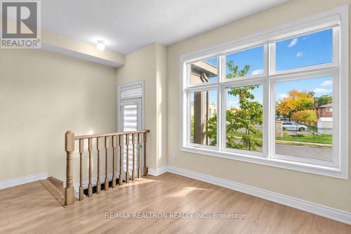 2 - 2a Muir Avenue, Toronto, Ontario  M9L 0A6 - Photo 3 - W14032922