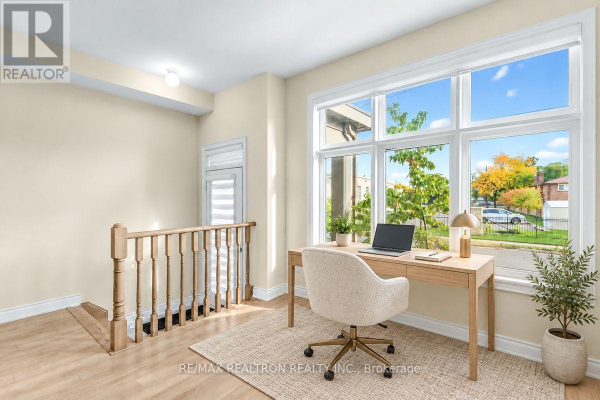 2 - 2a Muir Avenue, Toronto, Ontario  M9L 0A6 - Photo 4 - W14032922