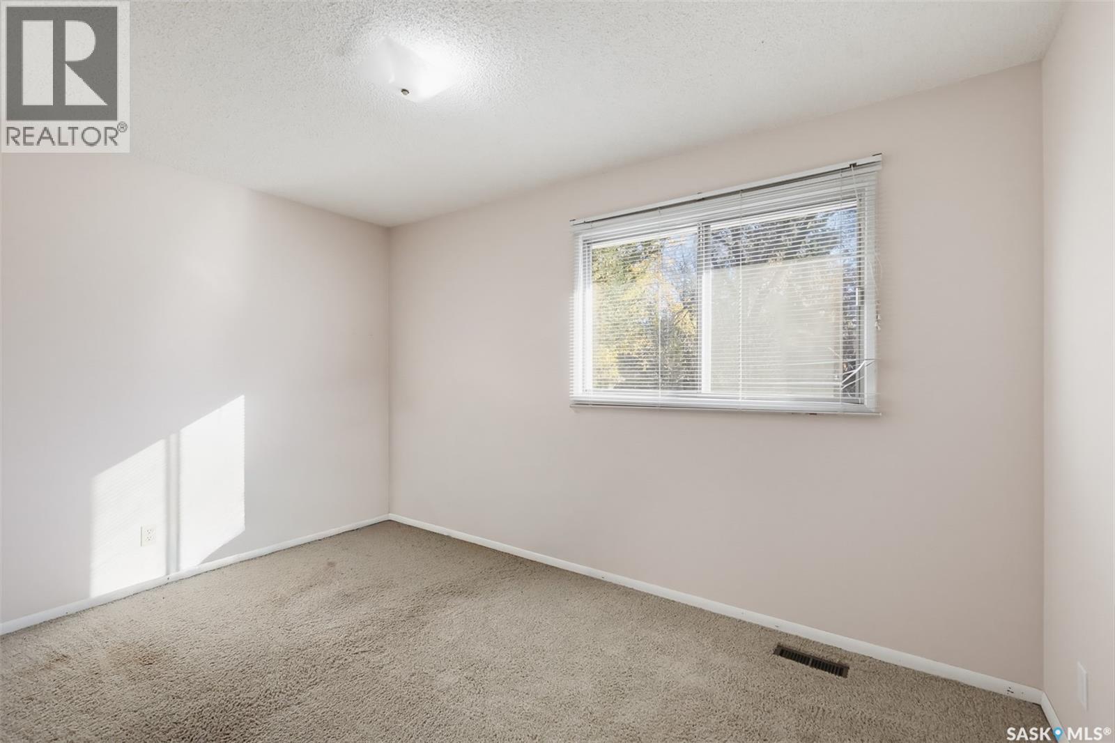 2457 Eastview, Saskatoon, Saskatchewan  S7J 3E8 - Photo 26 - SK051051